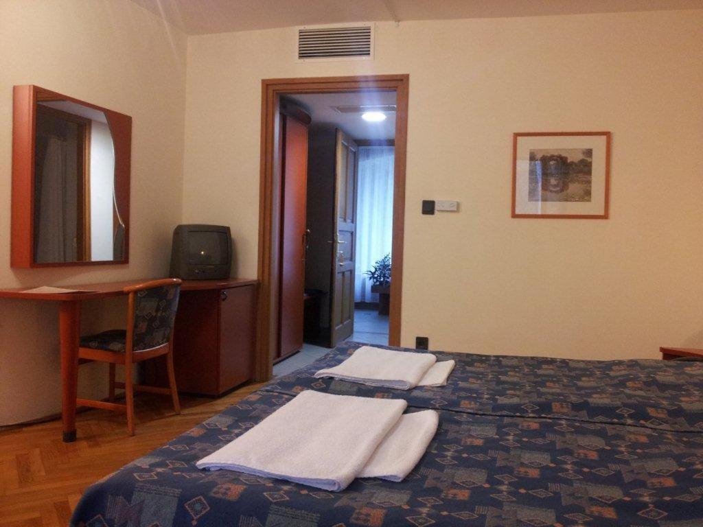 Fenyves Hotel Бекесксаба Екстериор снимка